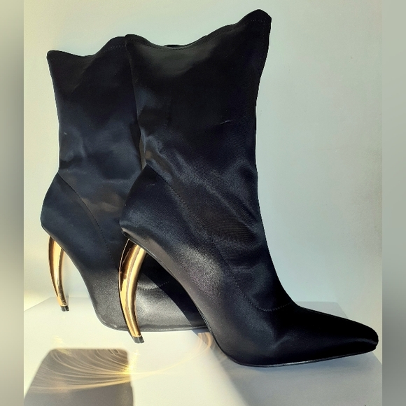 Pointed Toe Curved Gold Heel Silky Sock Booties - Size 7.5 - Picture 13 of 15